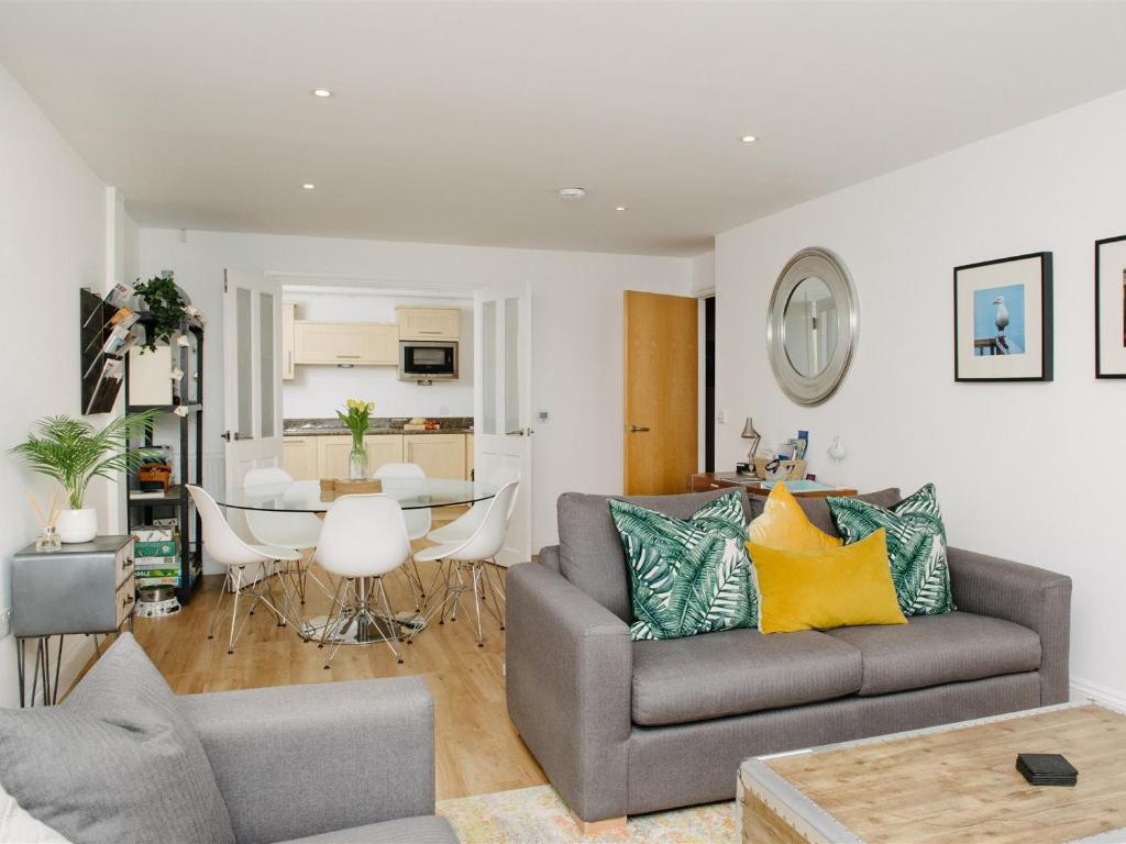 50 Bredon Court, Newquay photo 2