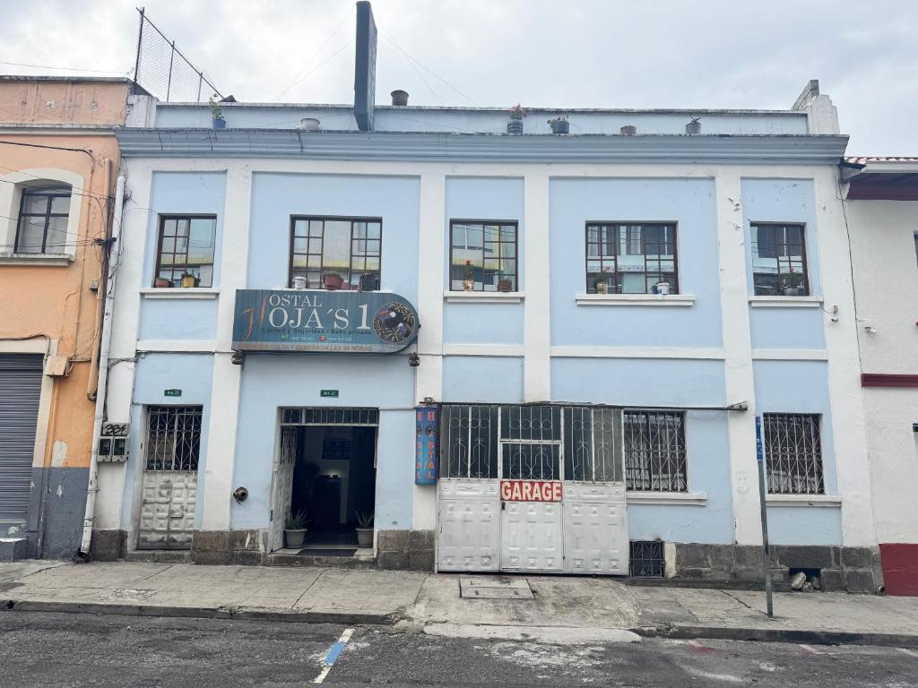 Hostal Hojas - 1