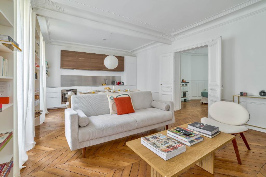 Spacious and Charming 2BR Apartment - Paris 16th - 3