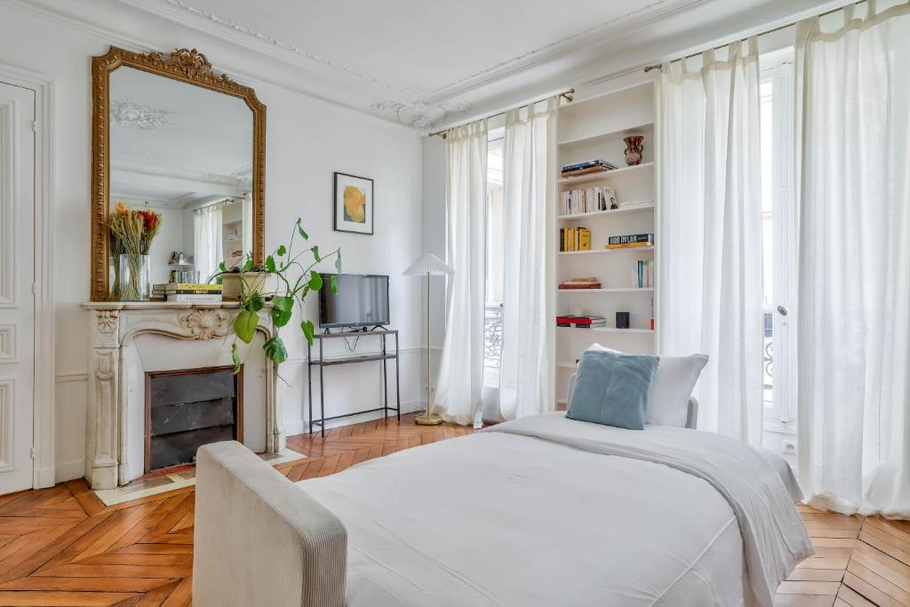 Spacious and Charming 2BR Apartment - Paris 16th - 4