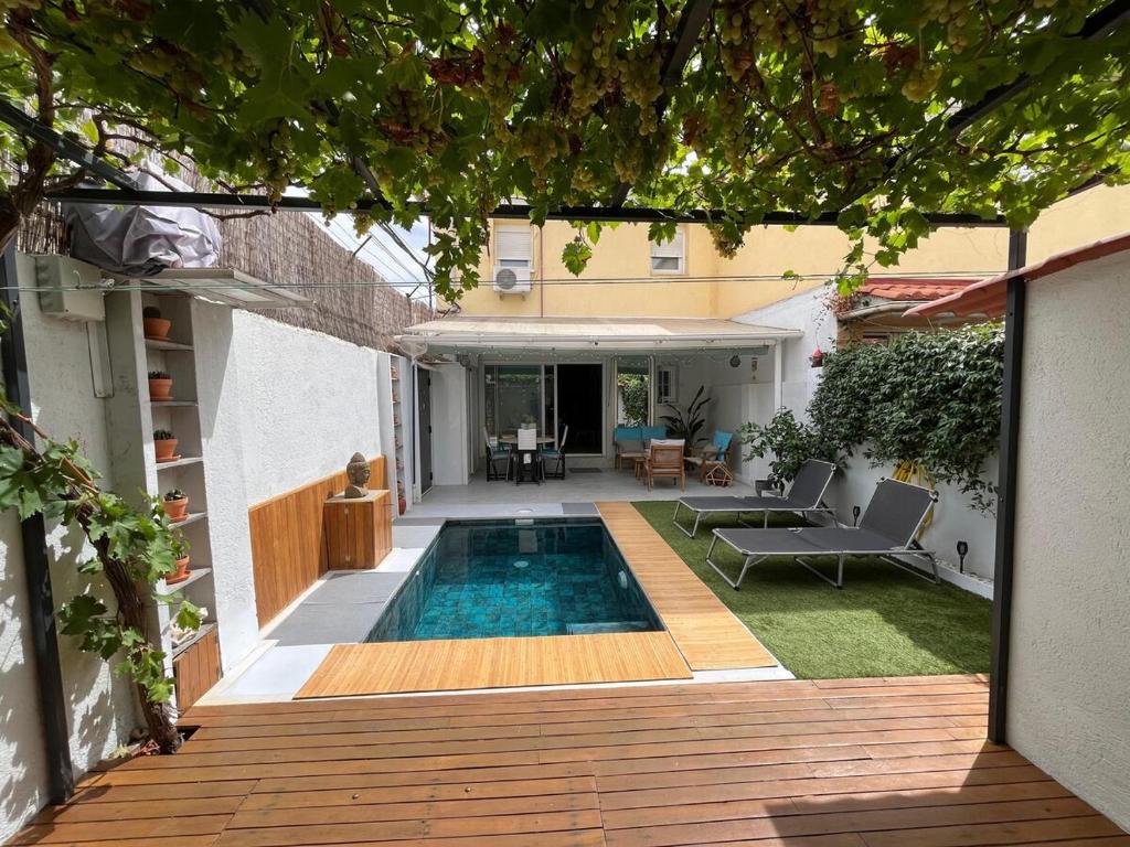 Private pool and patio, a true Oasis in Madrid - 2
