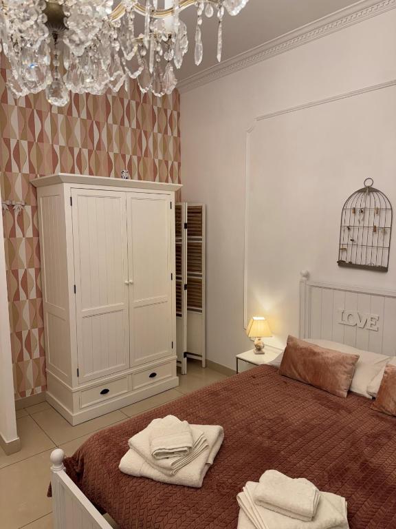 Clara's Home - 2