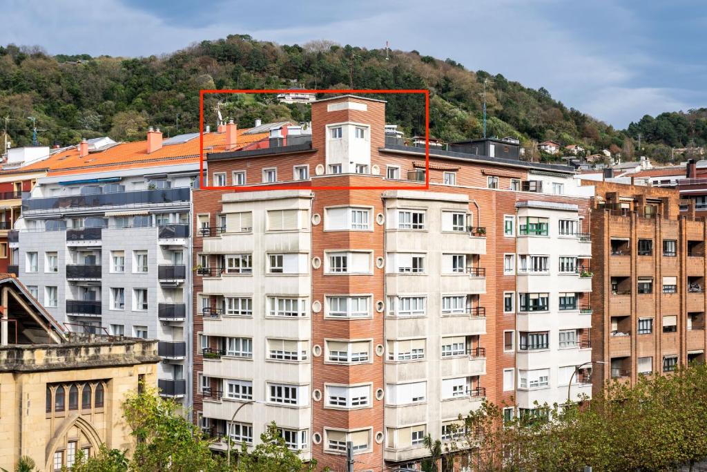 Brightline Penthouse by San Sebastian Stays - 1