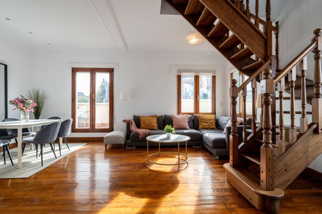 Brightline Penthouse by San Sebastian Stays - 3