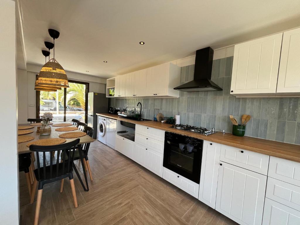 Casa en Laguna de Zapallar a pasos de la playa, recién remodelada - 3