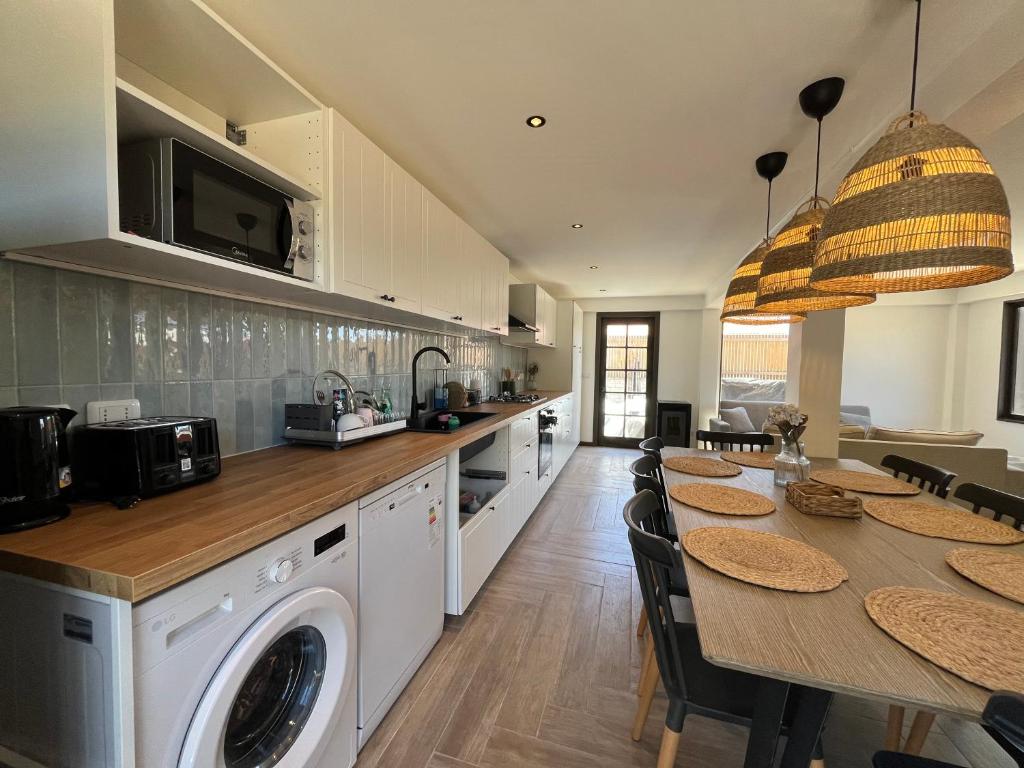 Casa en Laguna de Zapallar a pasos de la playa, recién remodelada - 4