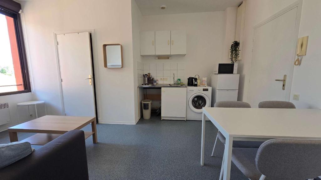 LX137 1-Bedroom - Downtown Nice - Mobility Lease - 5