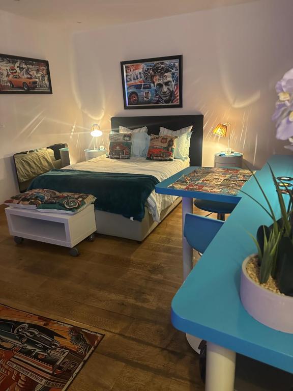 Highly recommended apartment steps from the lake - 1