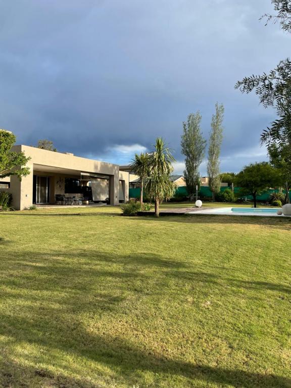 CASA DE CATEGORIA EN LAS SIERRAS de CORDOBA - 1