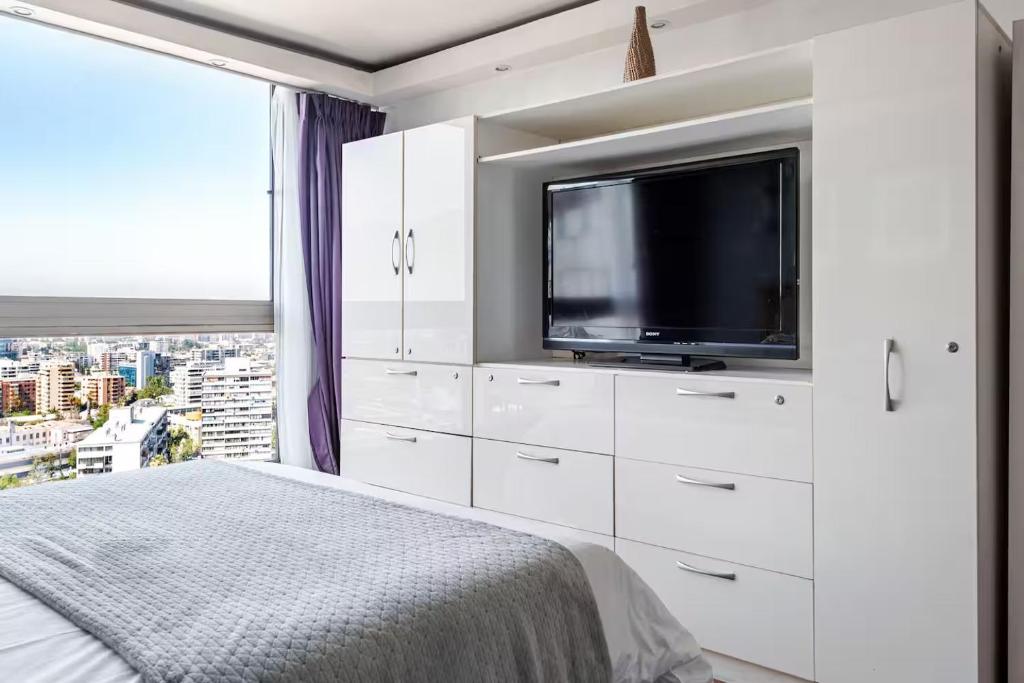 Charming Apartment with Jacuzzi in Central Location - 3