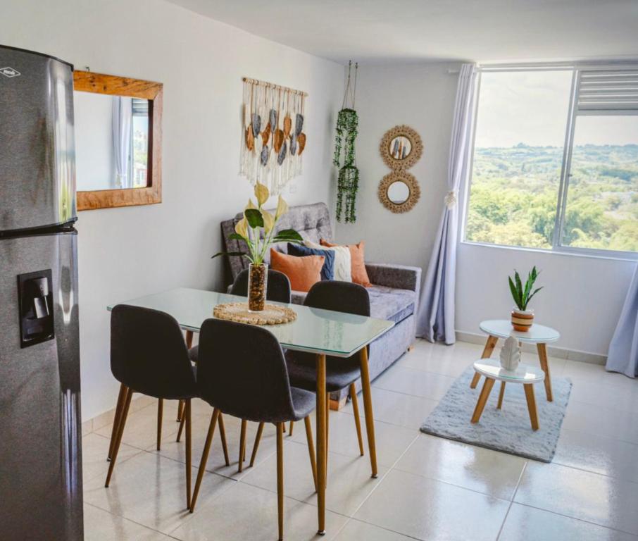 Acogedor Apartaestudio con Vista a la Ciudad y las Montañas - Zona Central - 1 Dormitorio Piso 14 - 2