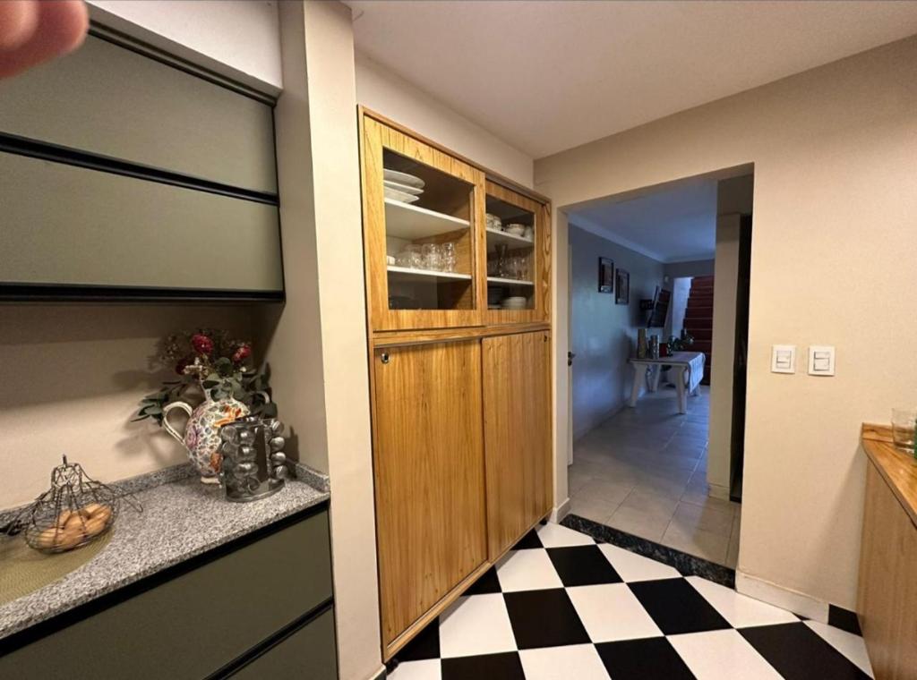 Hermosa casa amoblada en barrio privado - 1