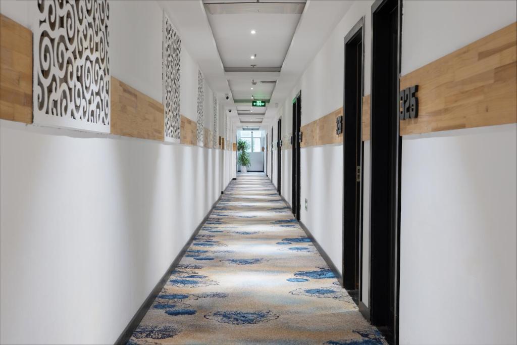 Facilities, SONDERIA Lazybones Hostel - Chenghuangmiao Metro in Chengdu