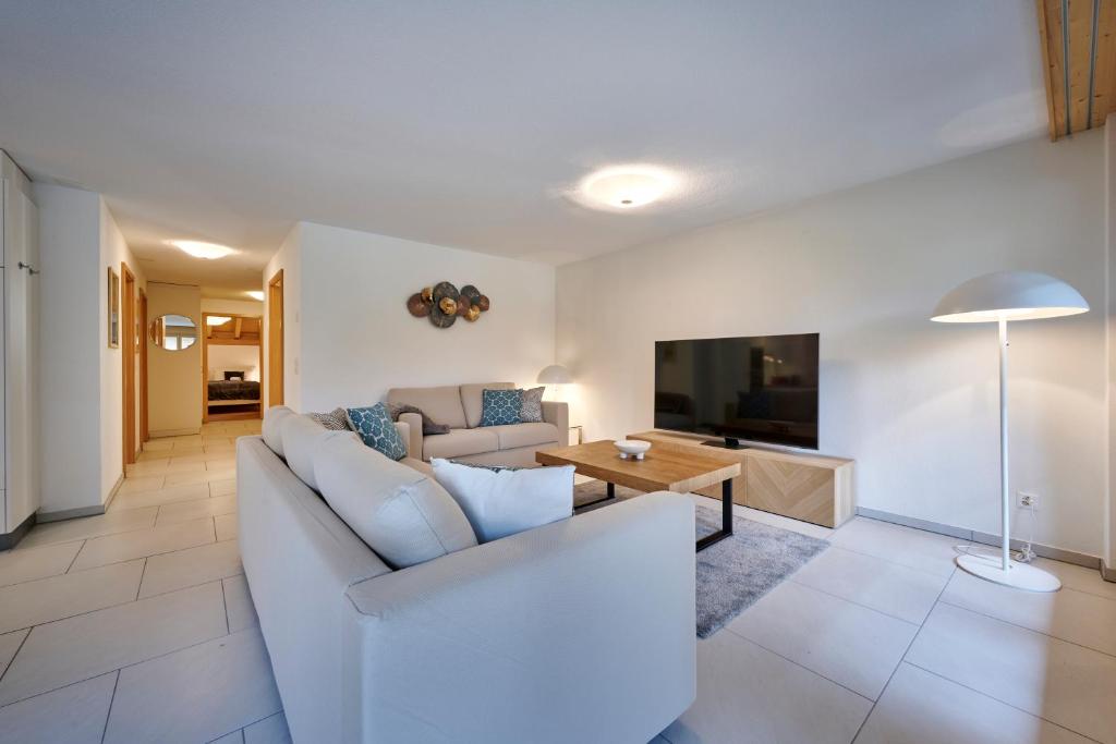 Great Location, Spacious, nice views, modern - 2