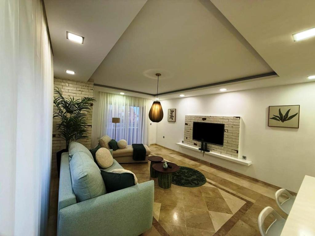 Luxury 100 sq.m. sea view apartment - 2