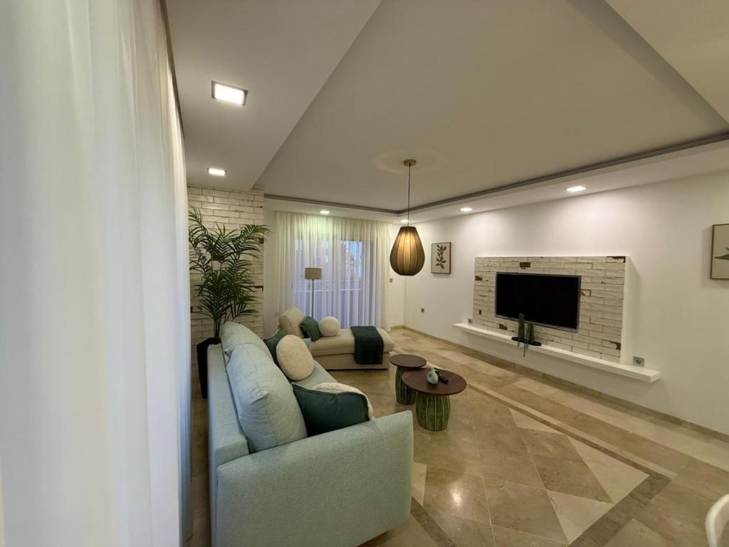 Luxury 100 sq.m. sea view apartment - 4