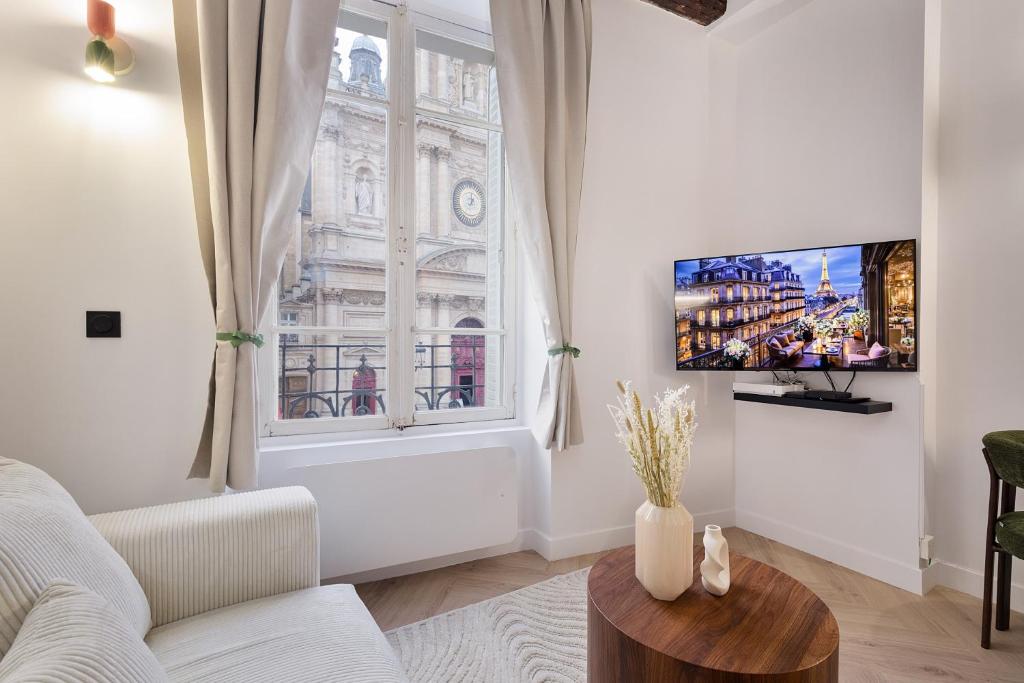 Parisian Gem with Stunning View - 4