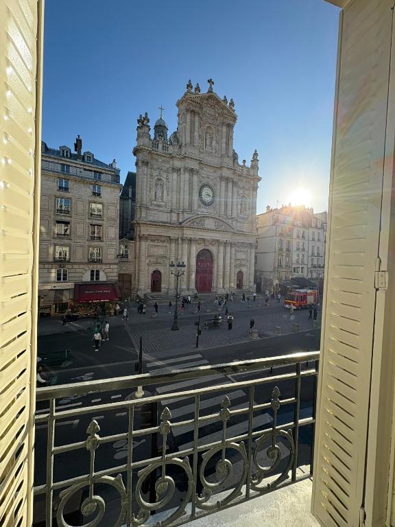 Parisian Gem with Stunning View - 3