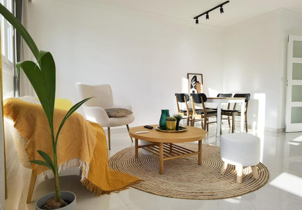 Modern 2-Bed Apt 80m2 with Elevator FREE Parking N19-25 - 2
