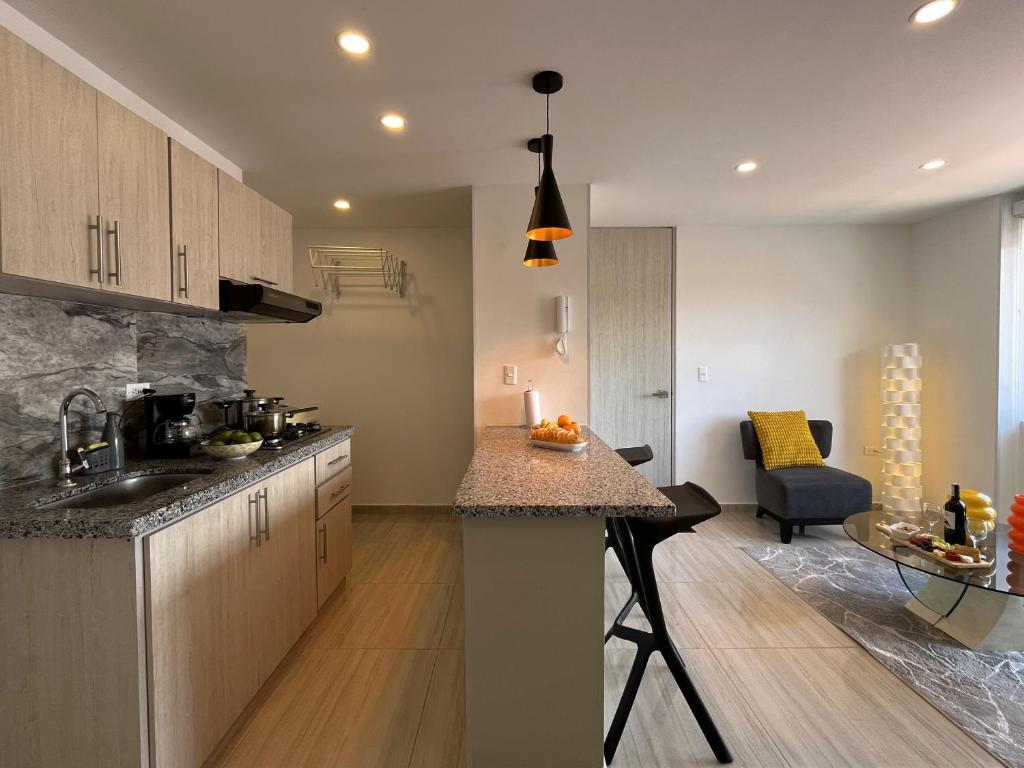 Nuevo, cómodo y con parqueadero - 5