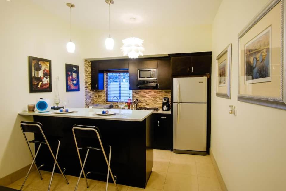 Cozy Apartment at DT Wifi and AC - 3