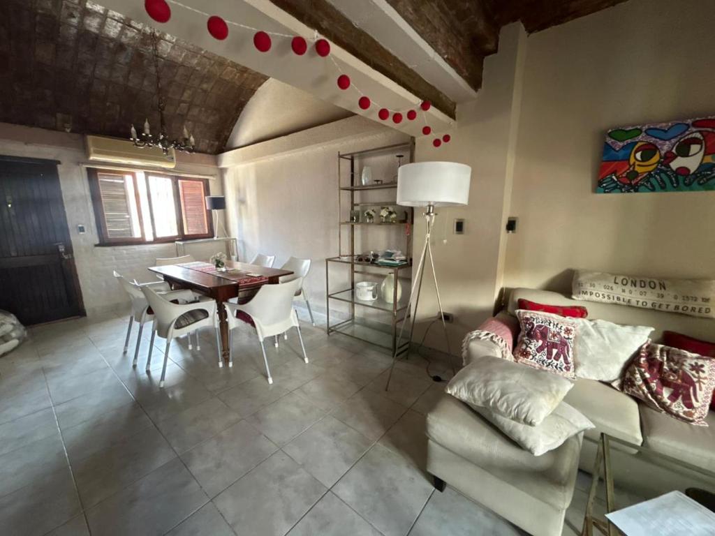 Hermosa casa zona Legislatura - 4