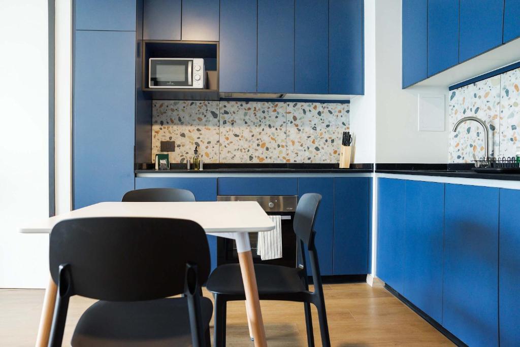 Elegant 2BR Retreat for 5 in Vibrant Las Condes - 3