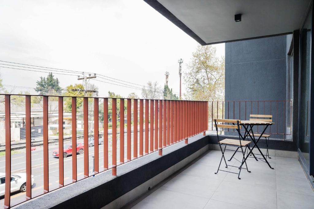 Elegant 2BR Retreat for 5 in Vibrant Las Condes - 4