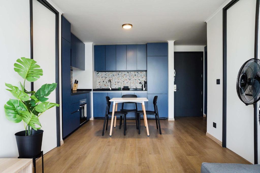 Elegant 2BR Retreat for 5 in Vibrant Las Condes - 5