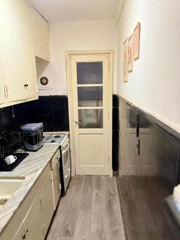 Departamento de dos ambientes sobre avenida Colón - 3