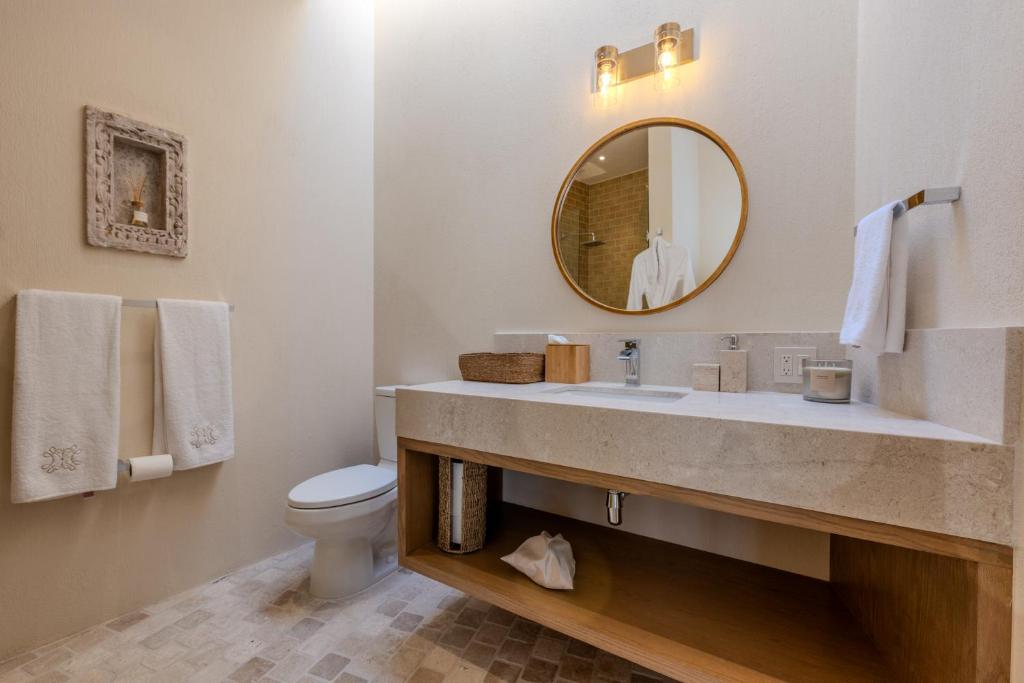 Designer Retreat in Centro Heated Pool & Views - 4