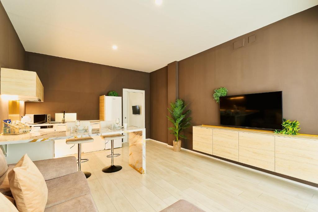 Kosta Homes - Modern Coastal Getaway 400m from Sea - 4