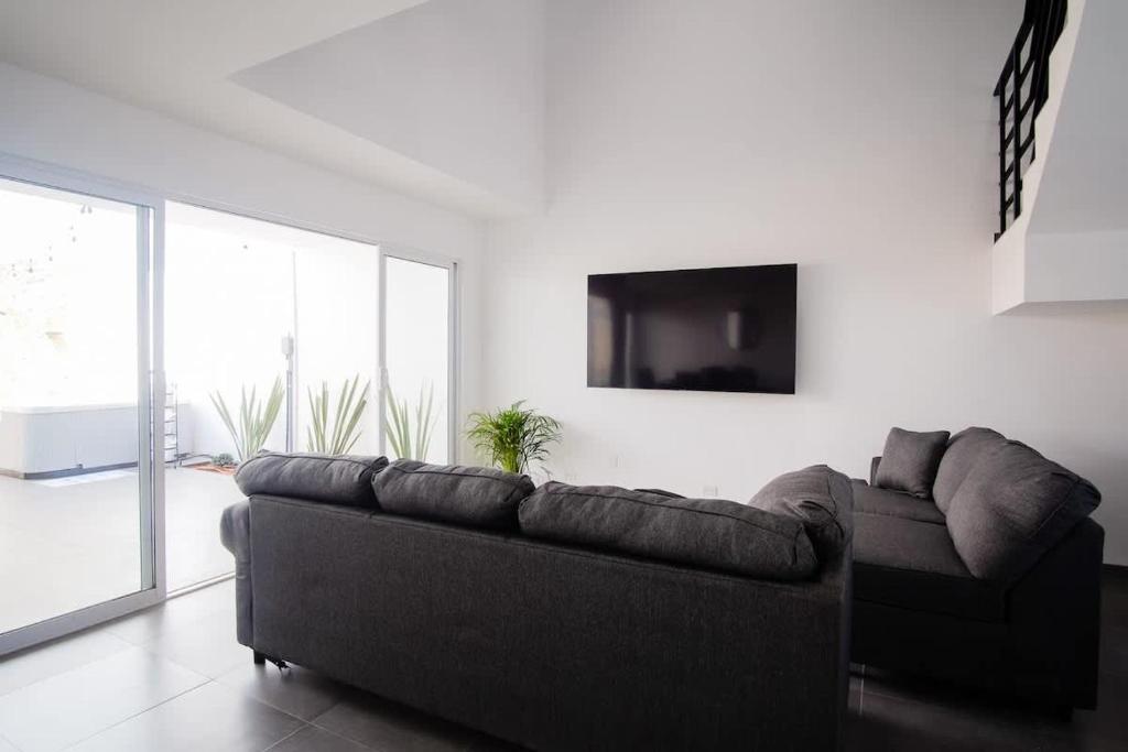Modern House with Jacuzzi & Grill 3BR - 2