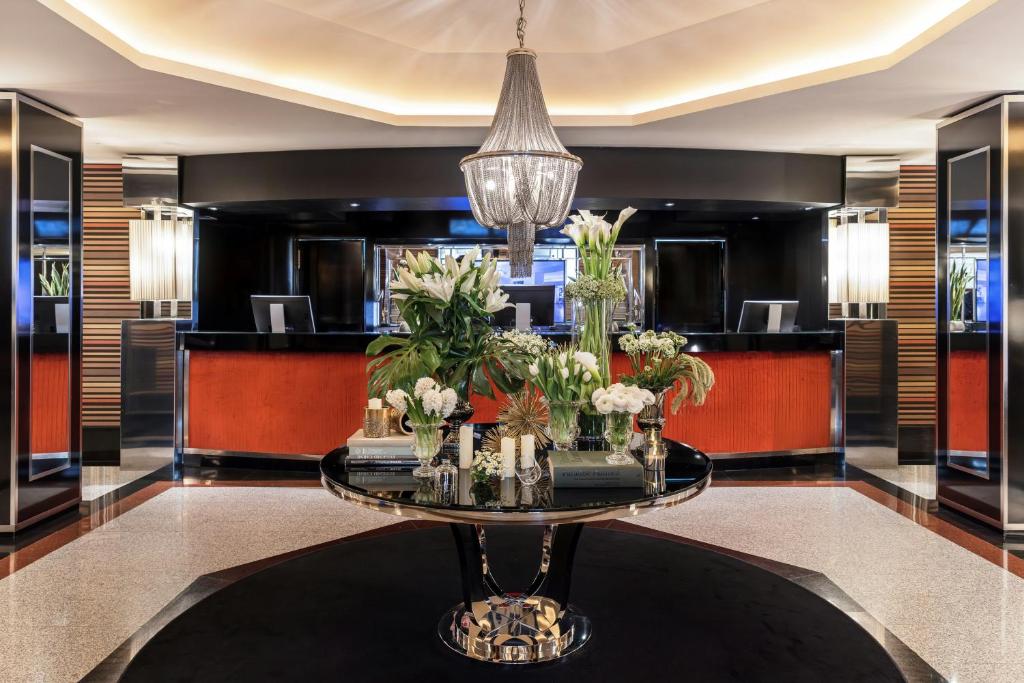 フロント・ロビー