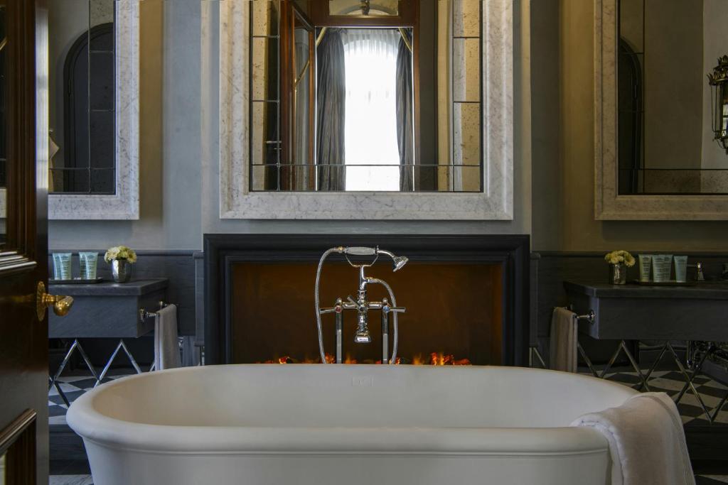 Bathroom, Helvetia & Bristol - Starhotels Collezione in Florence