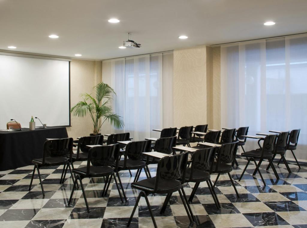 Tárgyalóterem/bálterem