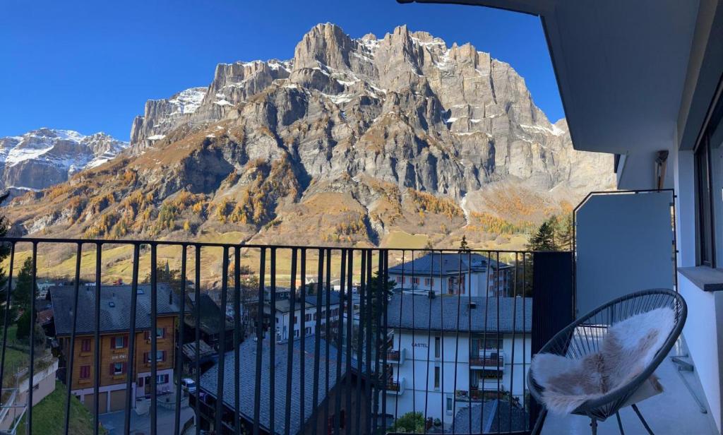 Renovated Studio | Dream Views • Balcony • Free Parking - 5