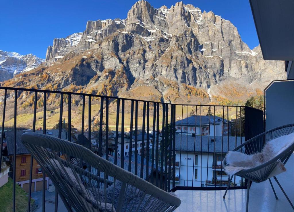 Renovated Studio | Dream Views • Balcony • Free Parking - 2