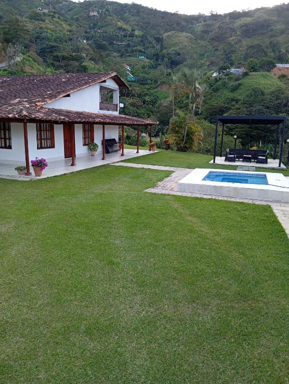 FINCA LA MIEL en Barbosa Antioquia - 1