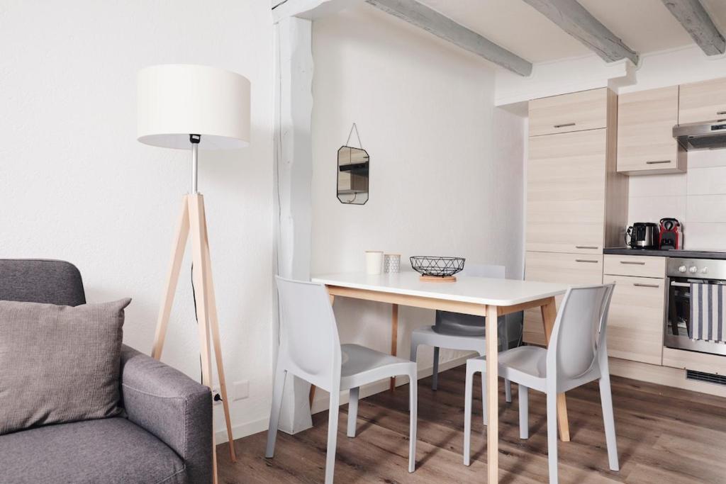 Bright & Modern 1-Bed Apt- Next to Public Transport RN18-2 - 2