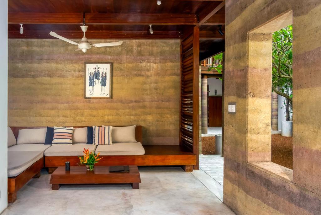 Facilities, Fortaleza Middle Street in Galle