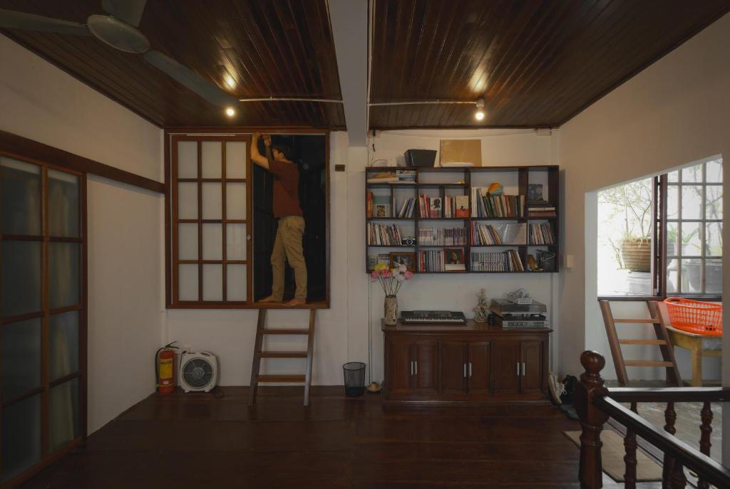 Shared lounge/TV area