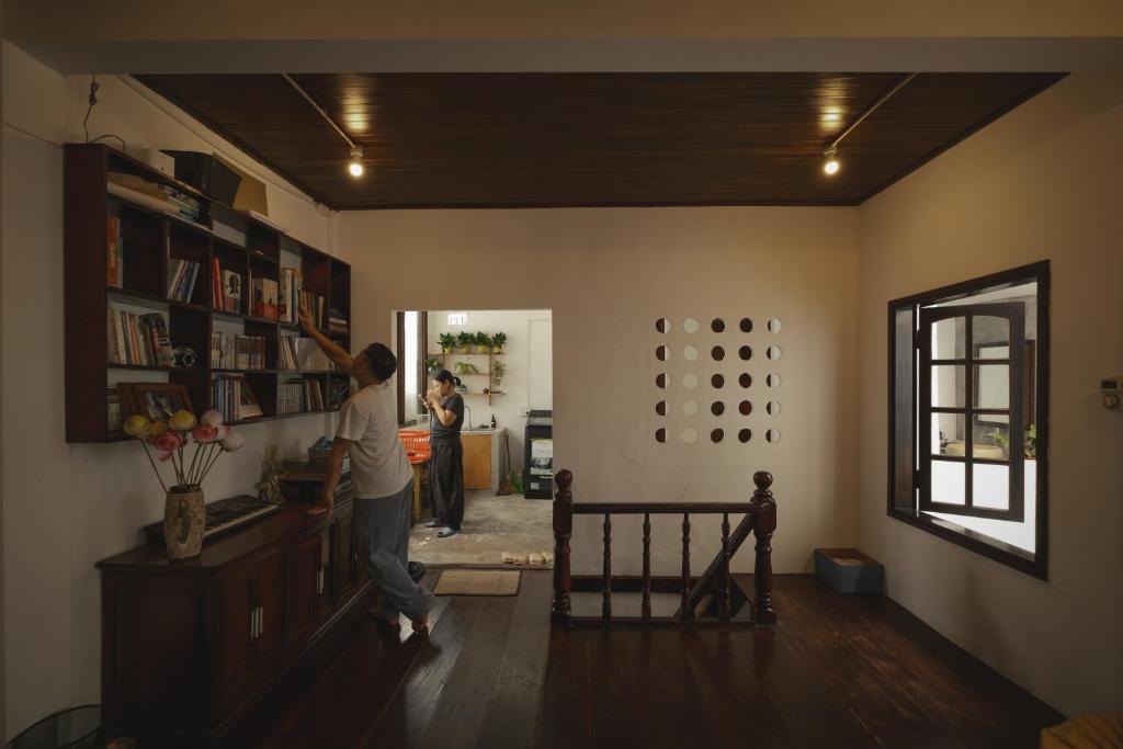 Shared lounge/TV area