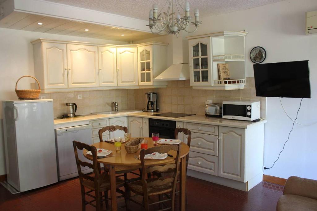 Appartement T2 avec terrasse et parking à 400 m du Port - 4RS207 - 4