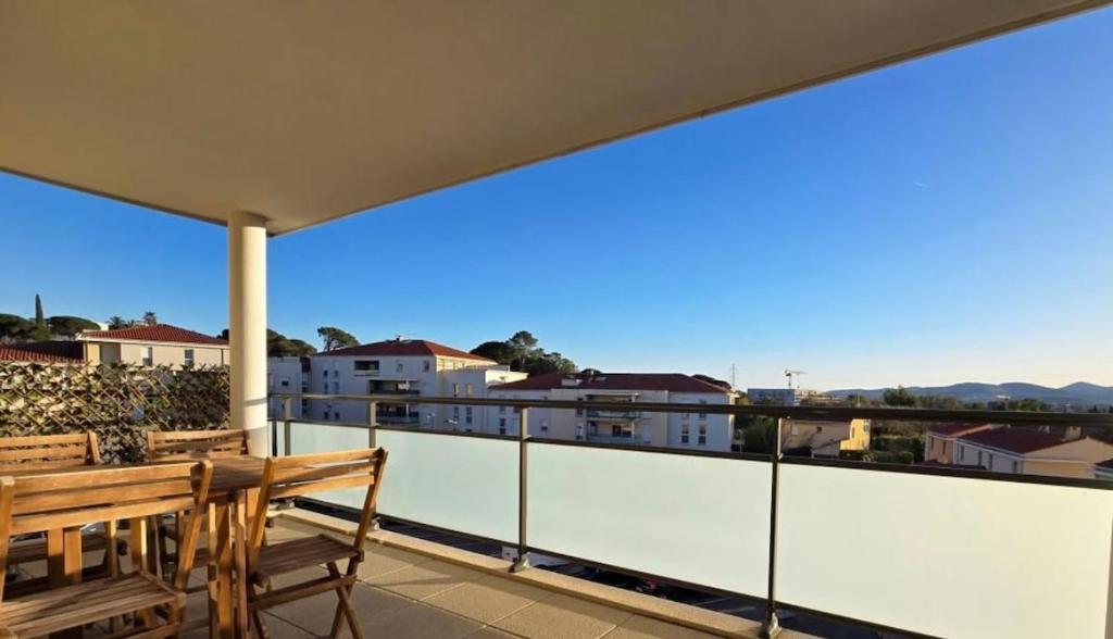Vue & terrasse Appartement lumineux Fréjus - 3