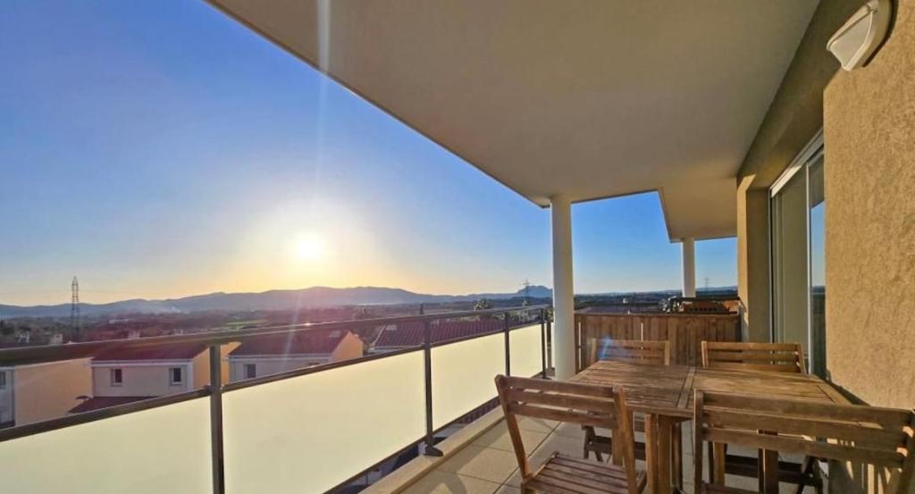 Vue & terrasse Appartement lumineux Fréjus - 4