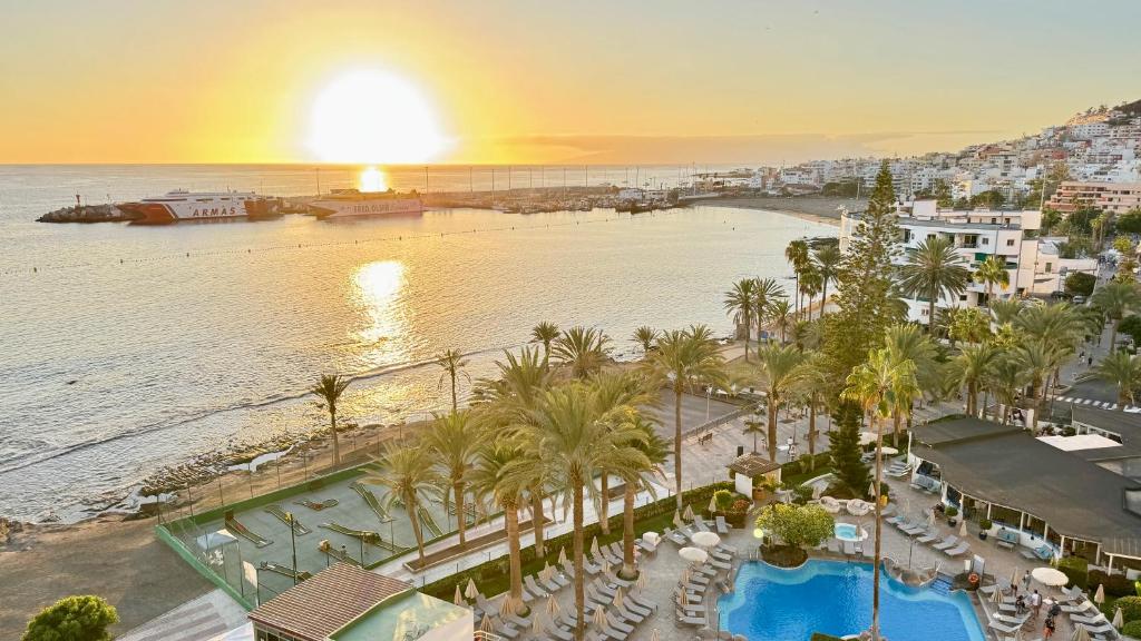NEW THE TERRACE BY THE SEA -Infinity views & Aircond- Comodoro, Los Cristianos, Tenerife - 2