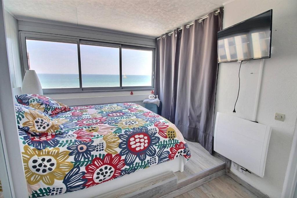 Superbe T2 parking wifi climatisé face Mer et Piscine - 4 Etoiles - 5