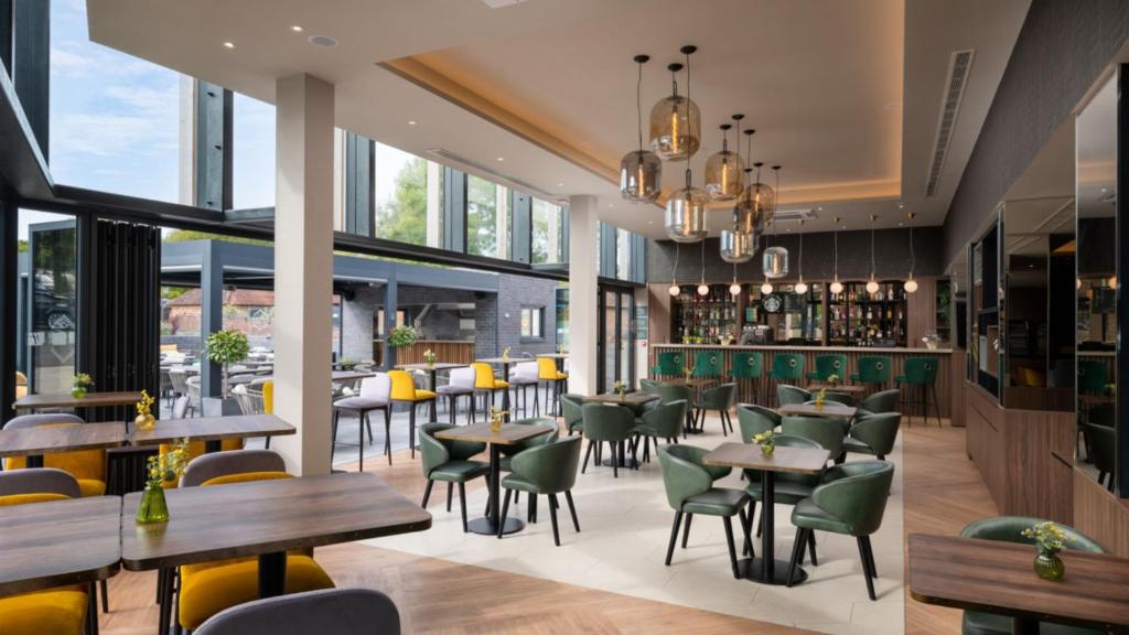 Bar/lounge, Holiday Inn London Gatwick - Worth By IHG in London