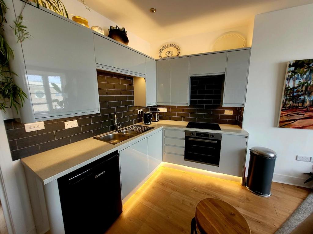 Stylish Beachside Flat, Swanage photo 5